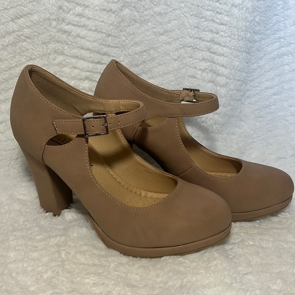 Beige woman heels